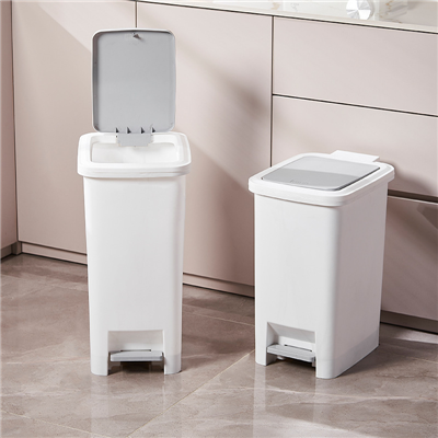 Coșuri de gunoi acționate cu pedală